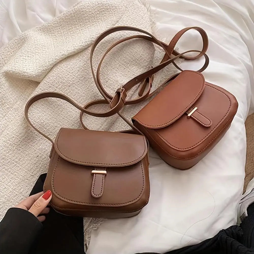 Geantă crossbody Amelia Retro în formă de saici