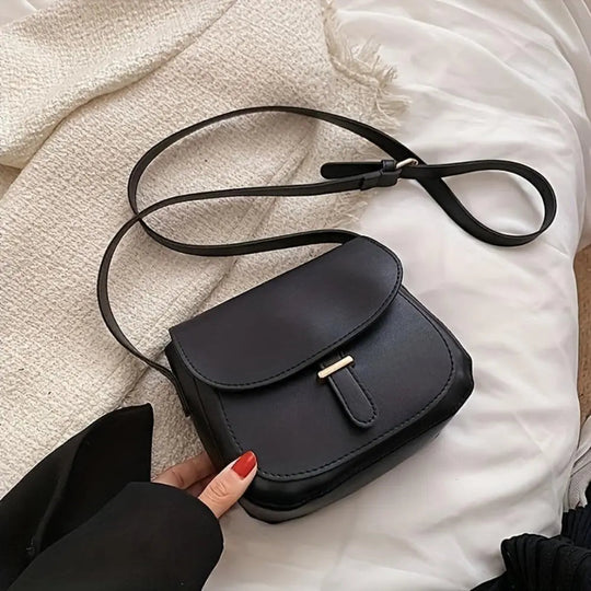 Geantă crossbody Amelia Retro în formă de saici